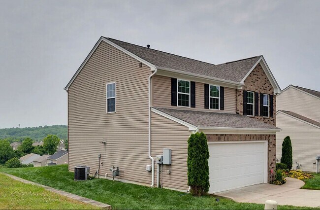 Building Photo - Three Bedroom Two and a Half Bath