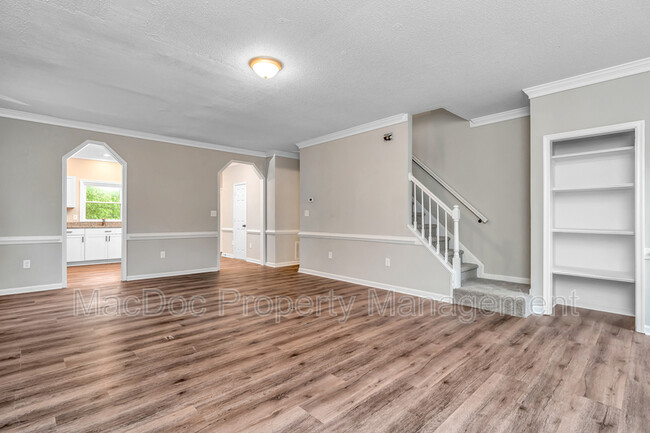 Building Photo - 104 Barrie Pl
