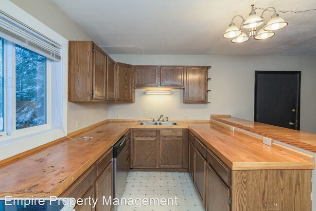 Building Photo - 1122 Matthew Cir