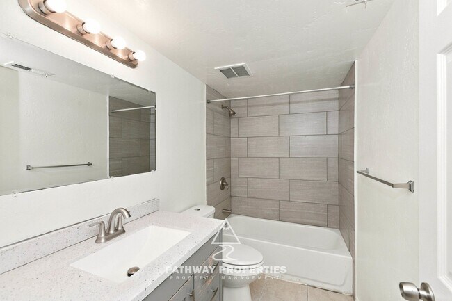 Building Photo - 872 W 500 S
