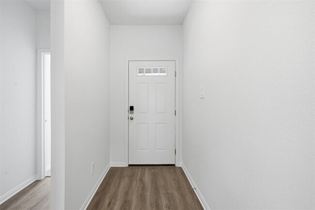 Foto del edificio - 121 Honey Bee Rd