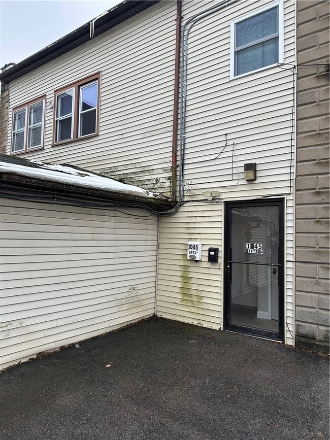 Building Photo - 1045 S Clinton Ave