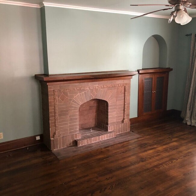 Foto del edificio - Charming 1-Bedroom Duplex in Historic Gate...