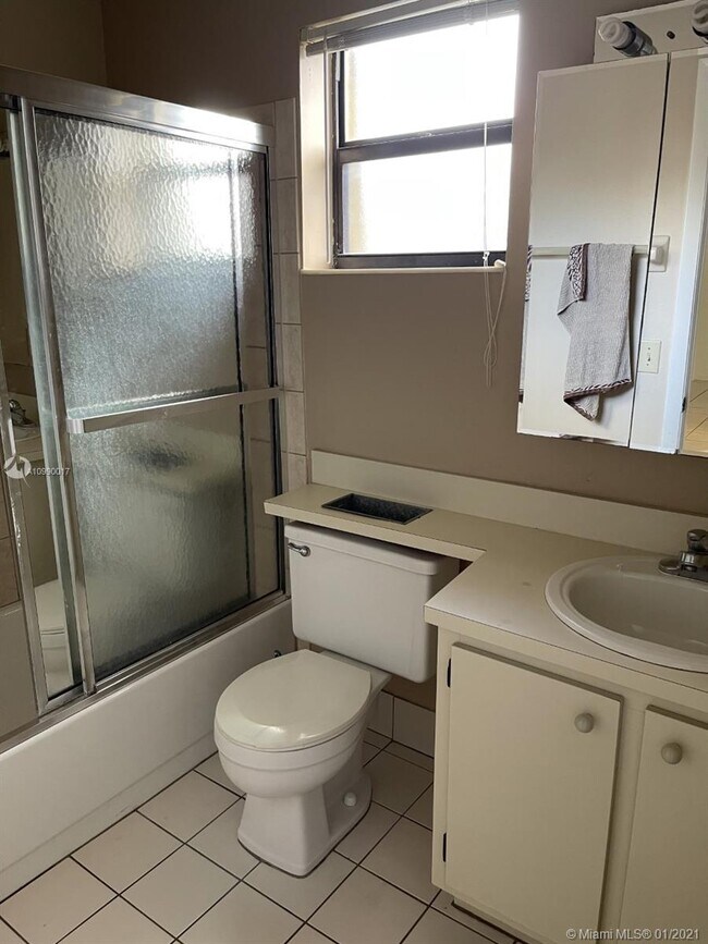 Building Photo - 3863 Cocoplum Cir