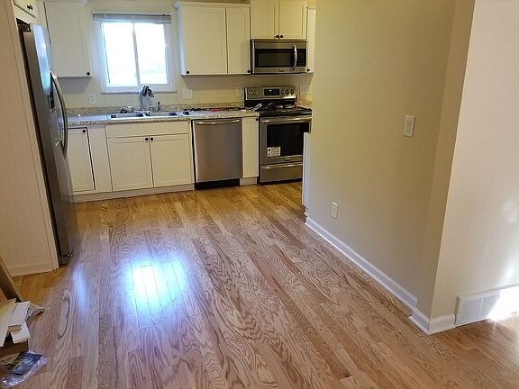 Eat-In Kitchen - 1440 Londondale Pky