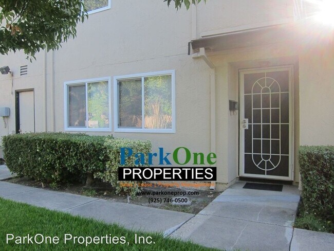 Building Photo - 2 br, 1.5 bath House - 1069 Mohr Ln # C