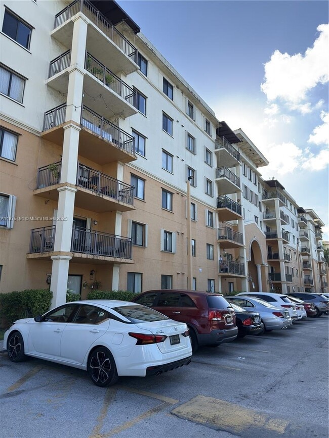Building Photo - 9340 Fontainebleau Blvd