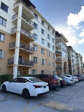 Building Photo - 9340 Fontainebleau Blvd