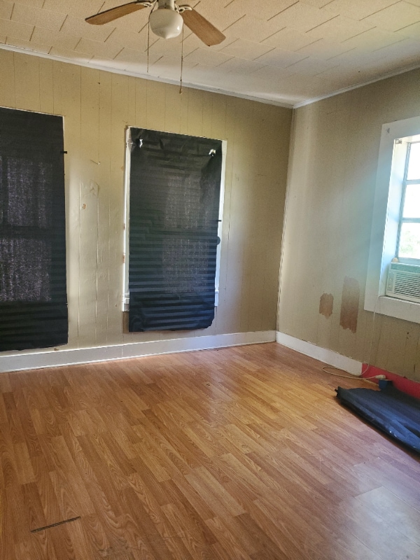 Building Photo - 608 W 4th Ave