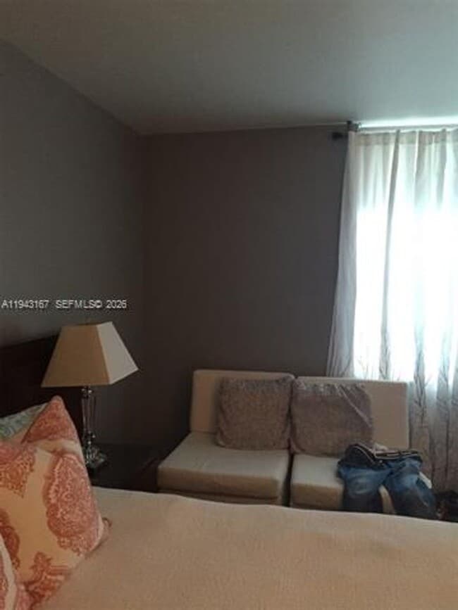 Building Photo - 100 Lincoln Rd