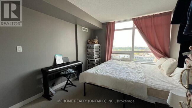 Photo du bâtiment - 816-1816 Lansdowne Ave