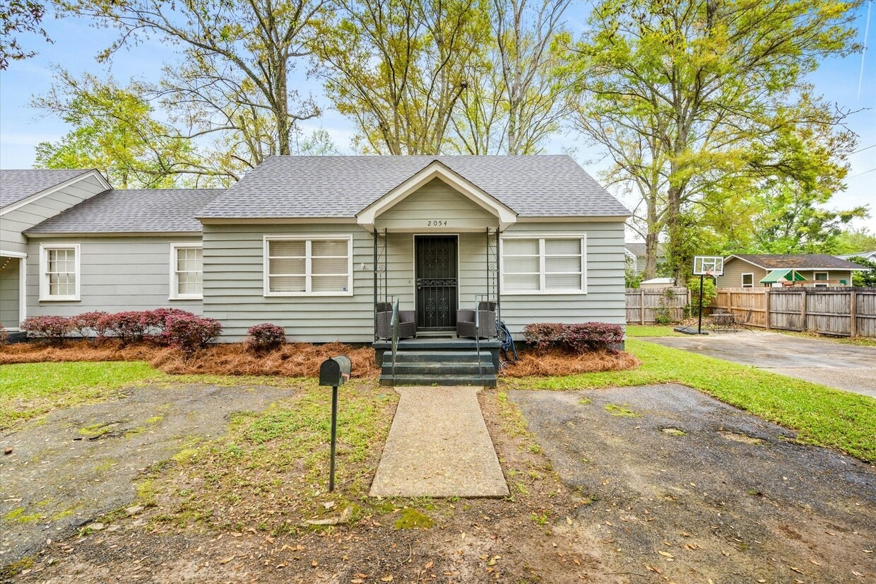 Primary Photo - 2054 Emogene St