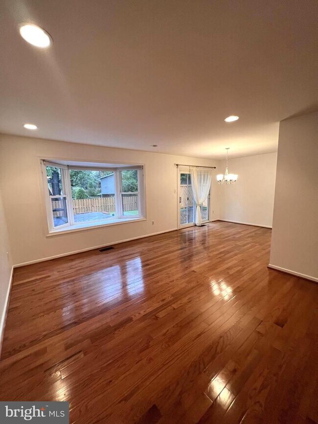 Building Photo - 1730 Pine Valley Dr