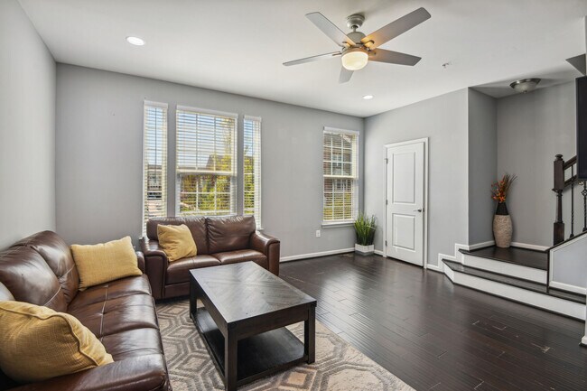 Foto del edificio - 7335 Summit Rock Rd