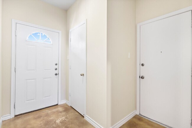 Foto del edificio - Charming Home Awaits: Spacious & Modern Li...