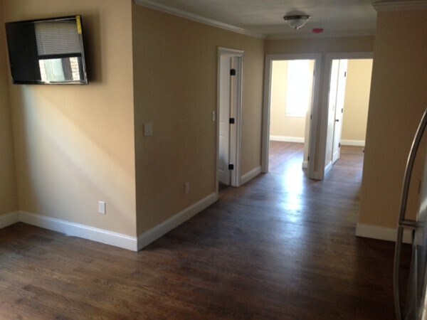 Building Photo - 92 Bragdon St