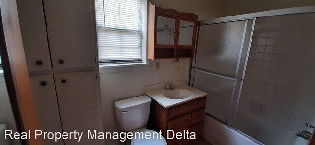 Building Photo - 2 br, 1 bath House - 636 N Van Buren St.