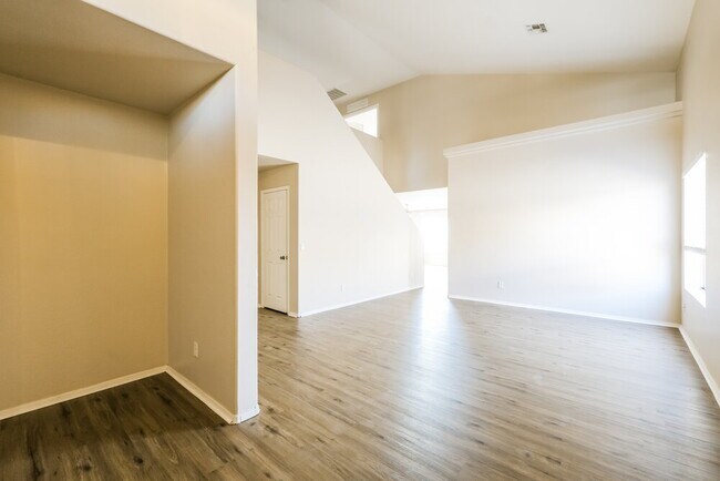 Foto del edificio - 4310 N 124th Ave