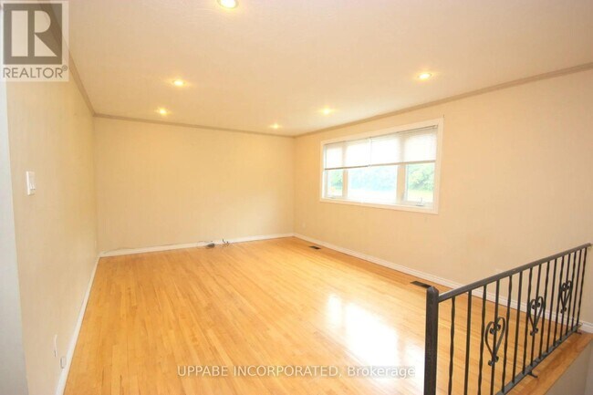 Building Photo - 376 Tremblay Rd