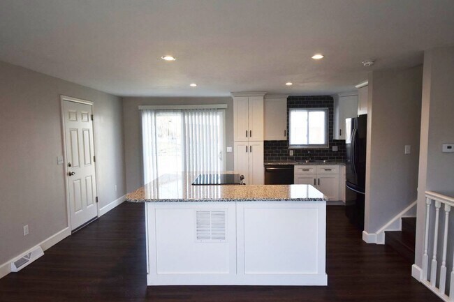 Building Photo - 6541 S Ash Cir