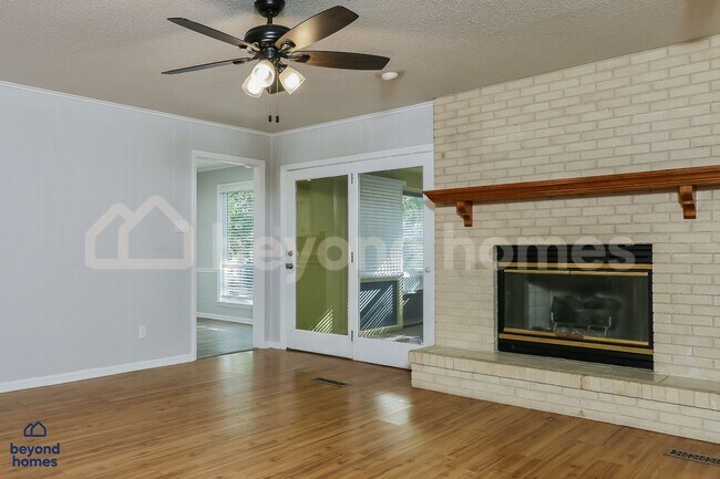 Building Photo - Ready to upgrade your lifestyle in Colony West? 3 Bed 2 Bath Home