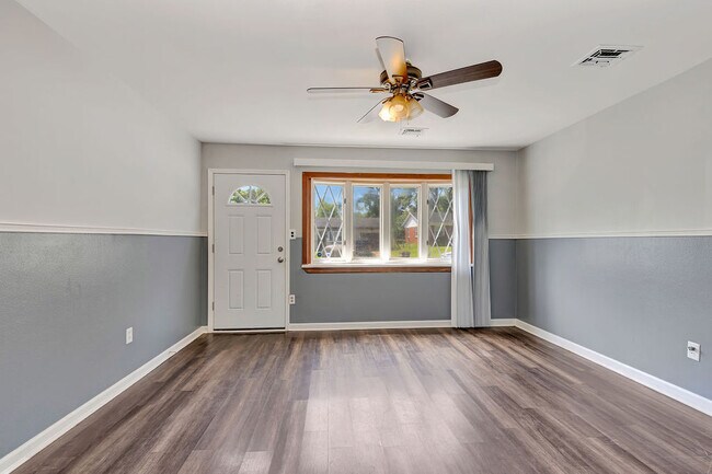 Building Photo - 3232 Deshler Dr
