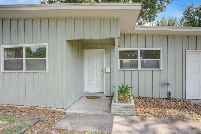 Building Photo - 5033 Lido Ln