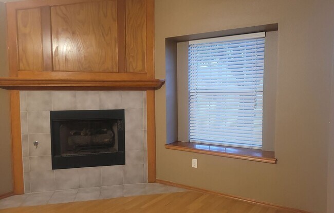 Building Photo - Available Now!  Moore very near Southmoore...