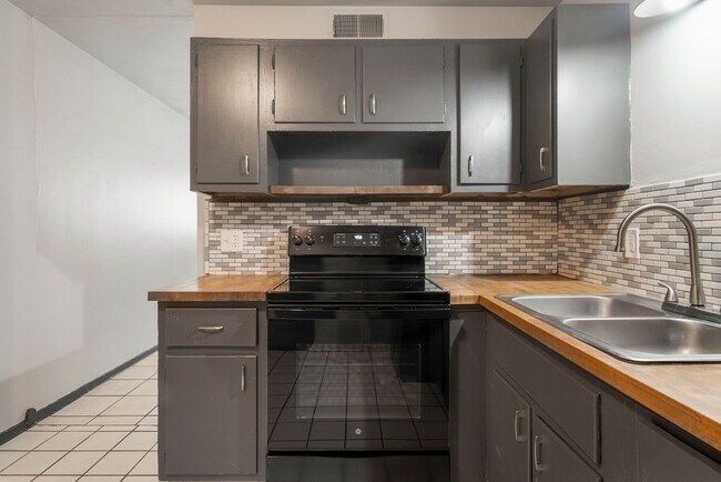 Building Photo - New Appliances, Updated Kitchen! Coming so...