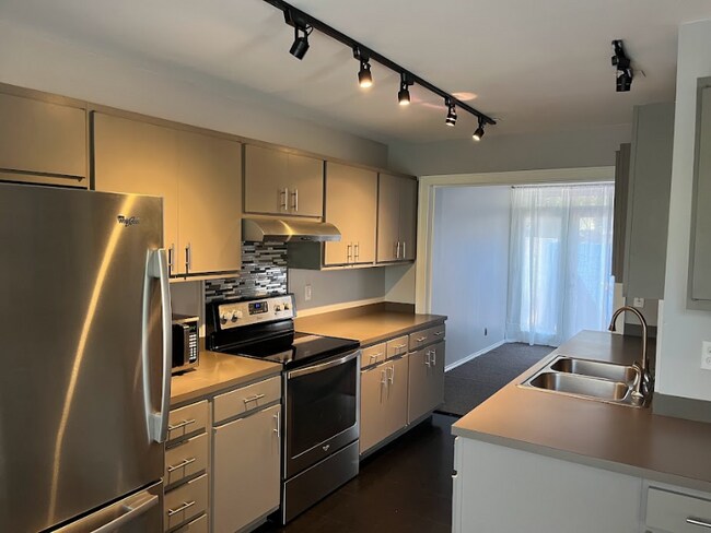 Foto del edificio - 1621 S Quaker Ave