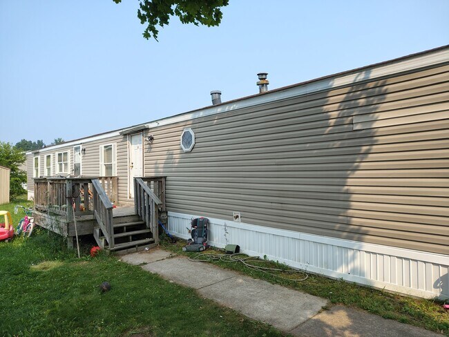 Foto del edificio - 4652 Meadow Lane Dr