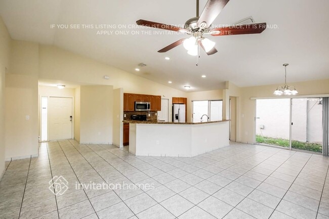 Foto del edificio - 18961 NW 77th Ct