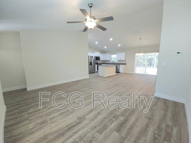 Foto del edificio - 10663 N Adler Dr