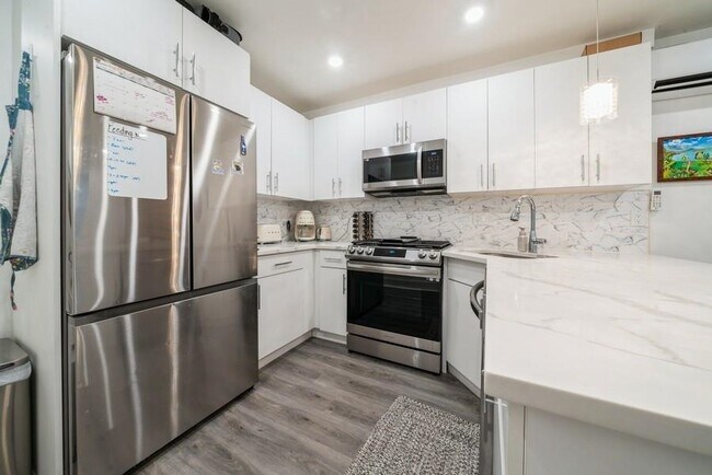 Foto del edificio - 1028 Hudson St