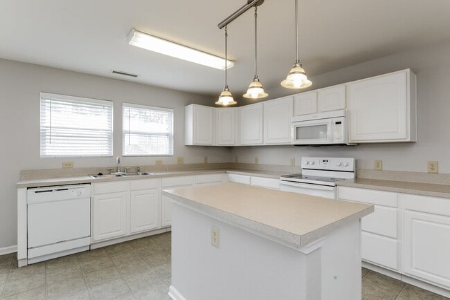Building Photo - 1506 Bray Dr
