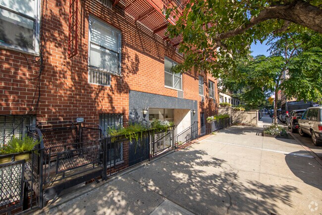 225 W 70th St, Nueva York, NY 10023 - 225 W 70th St