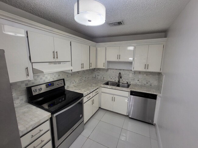 Foto del edificio - 22125 SW 103rd Ct