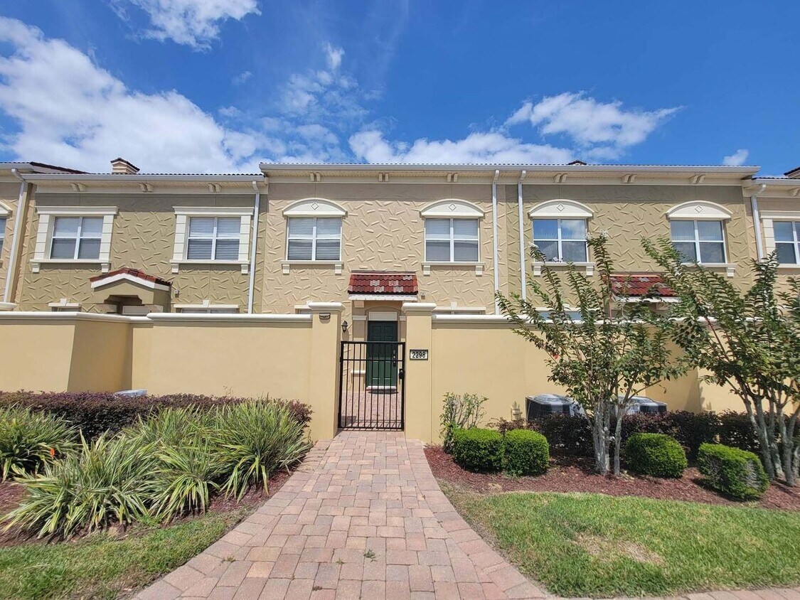 Primary Photo - 4/2.5 TOWNHOME VILLA in Waterstone-Davenpo...