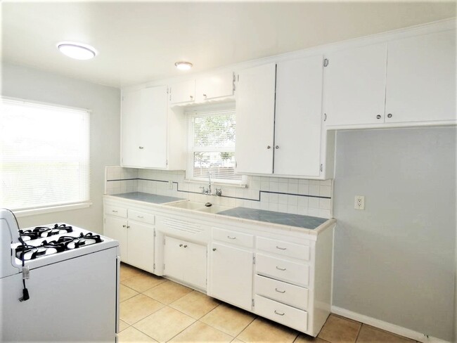 Building Photo - 4558 N Lakewood Blvd