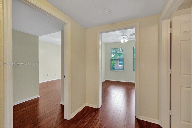 Foto del edificio - 6732 W Sample Rd