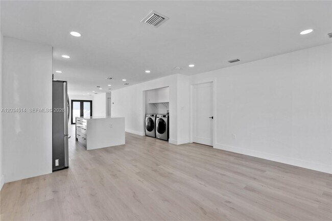Building Photo - 407 NW 45th St
