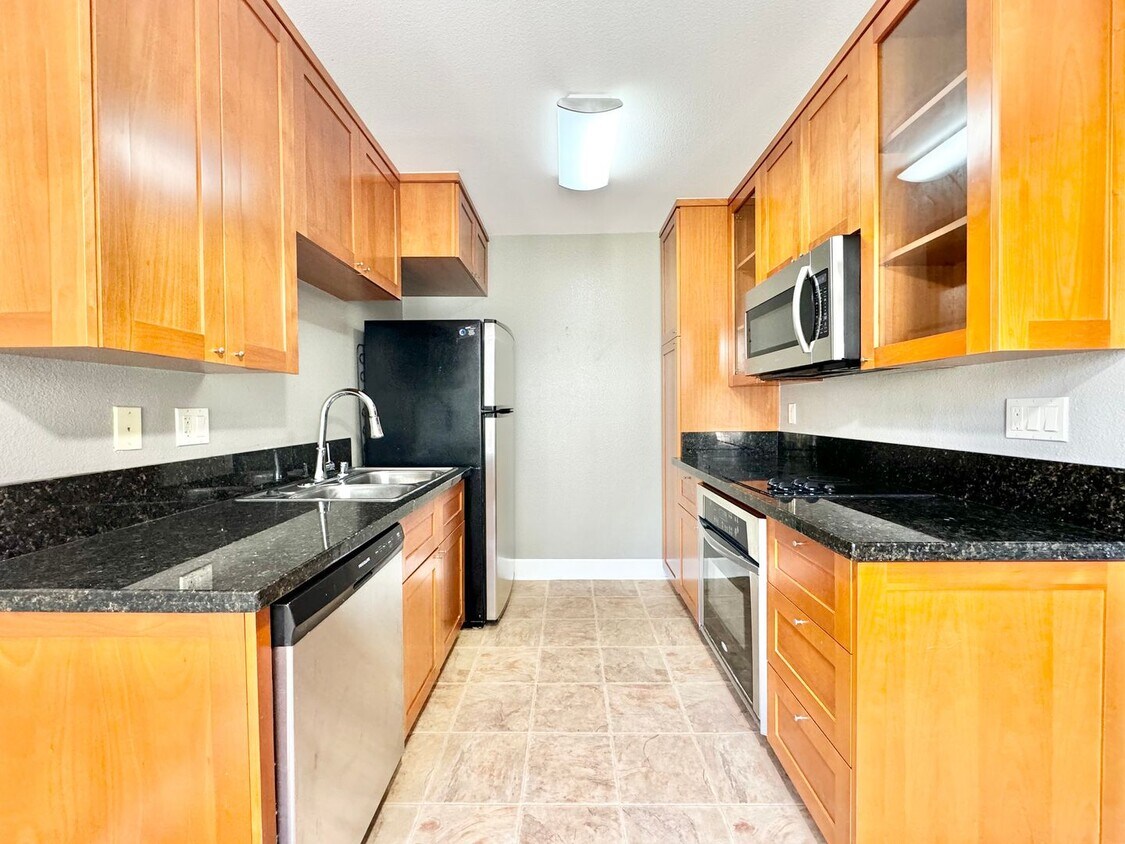 Primary Photo - Great 1BA Studio in La Jolla w/ New Carpet...