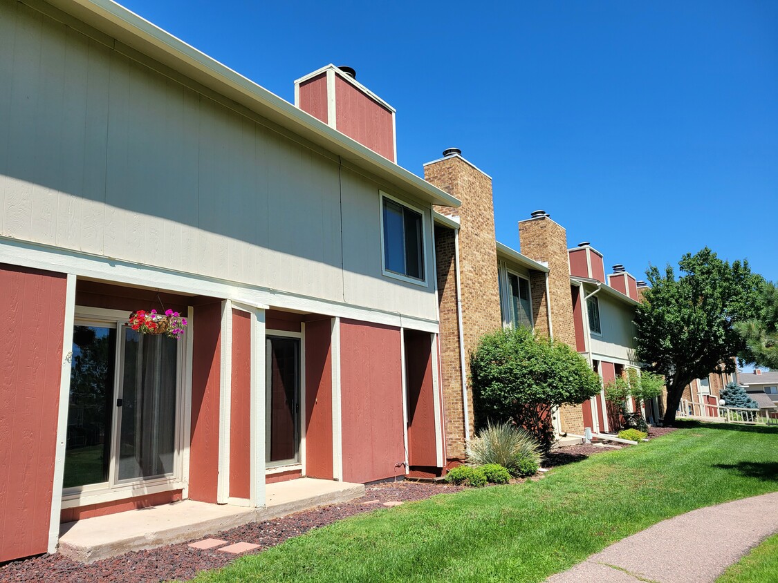 Foto principal - 440 W Rockrimmon Blvd