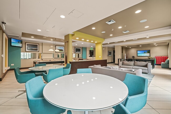 Building Photo - The Plaza