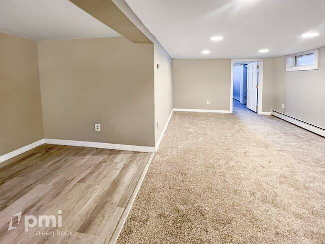 Building Photo - 1-Bedroom Apartment in a great commuter lo...