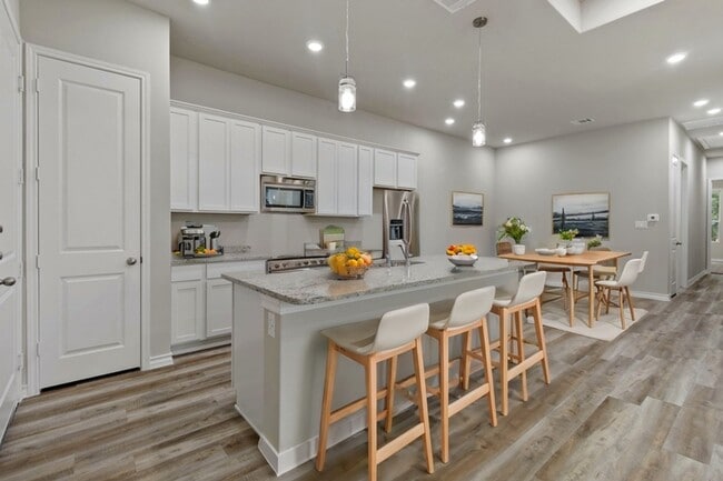 Building Photo - 130 Sai Manor