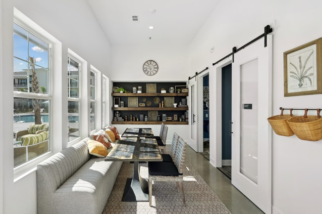 Building Photo - Lorrel Apartments