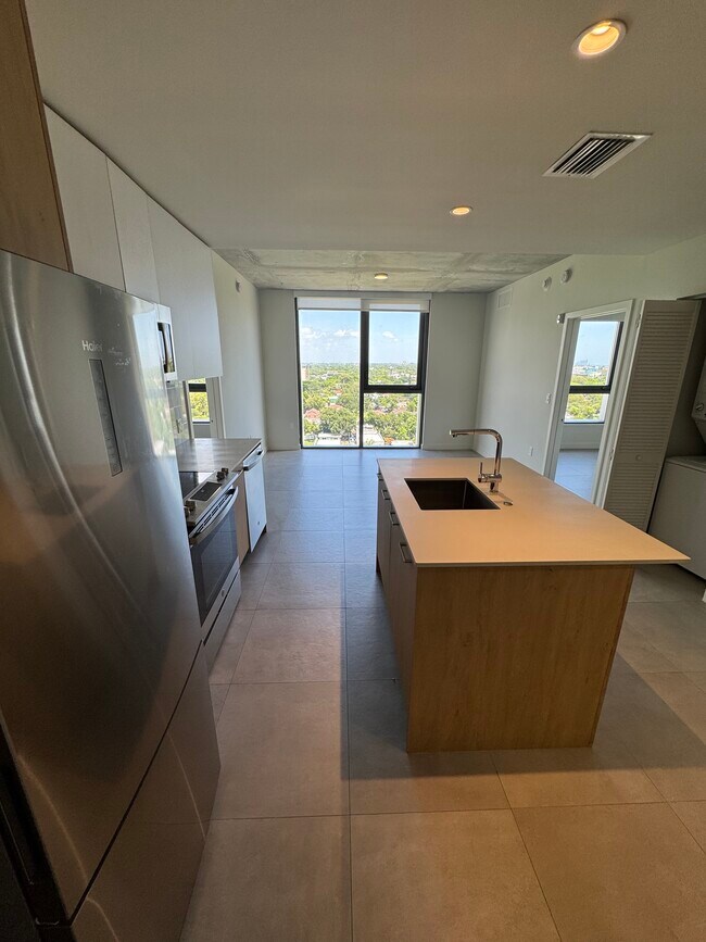 Foto del edificio - 138 NW 31st St