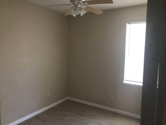 Building Photo - 1-Story Home. Gated Community