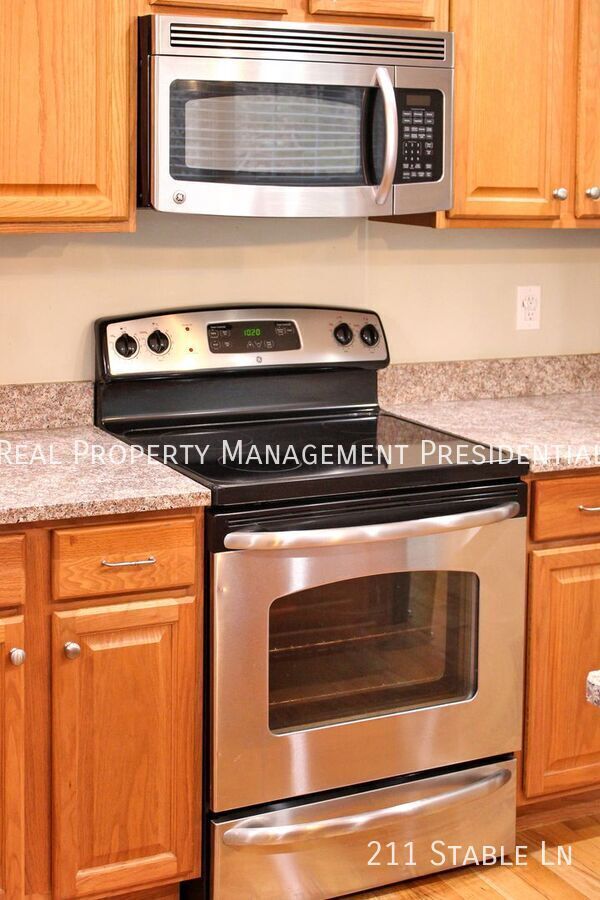 Foto del edificio - 211 Stable Ln